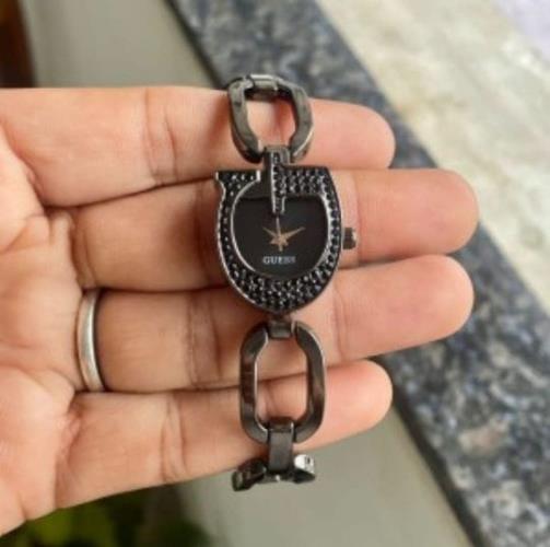 Elegant Women's Luxury Watch - Gucci-Inspired Design, Timeless Fashion Wristwatch.