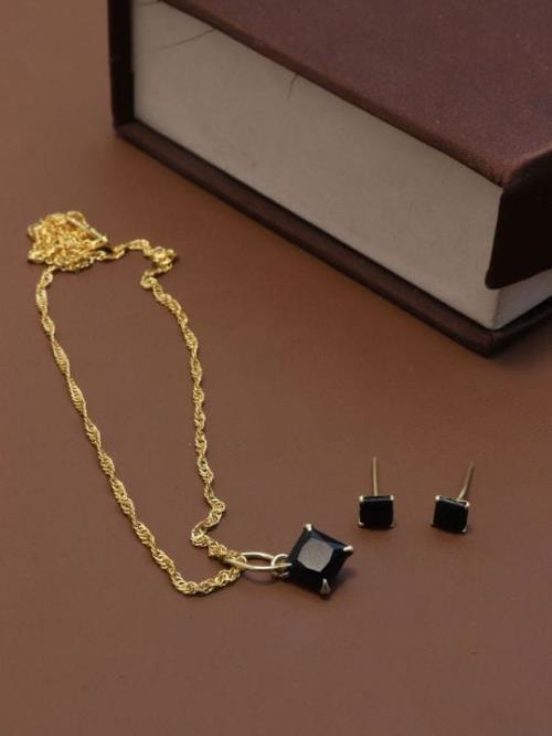 Ladies Chain With Pendant.