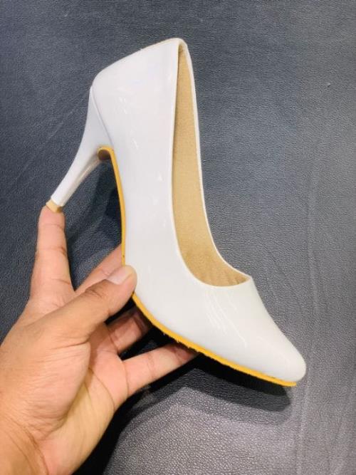 WOMENS HEELS.