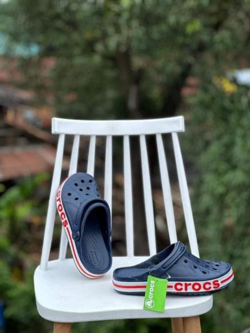  CROCS FLIP FLOP .
