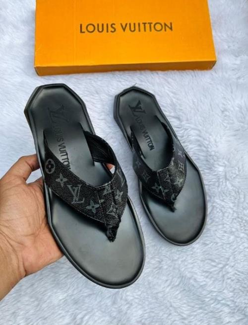LOUIS VUITTON SLIDE .
