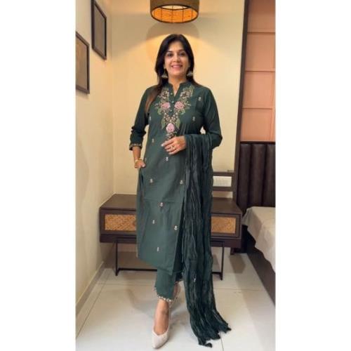 Elegant Pure Cotton Embroidery Suit Set – 60x60 Super Dying Fabric | Cotton Pant & Malmal Dupatta wi