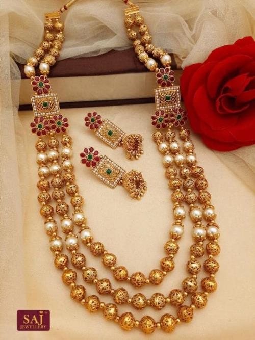  Premium Quality Golden Jewellery Set .