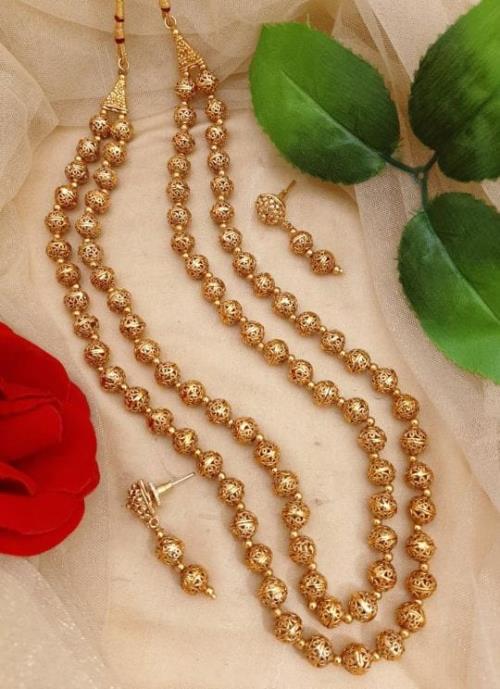 Premium Quality Golden Jewellery Set   .