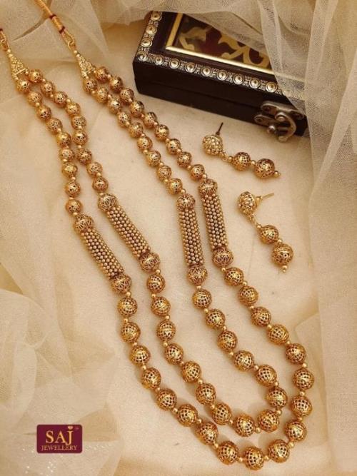 Premium Quality Golden Jewellery Set .