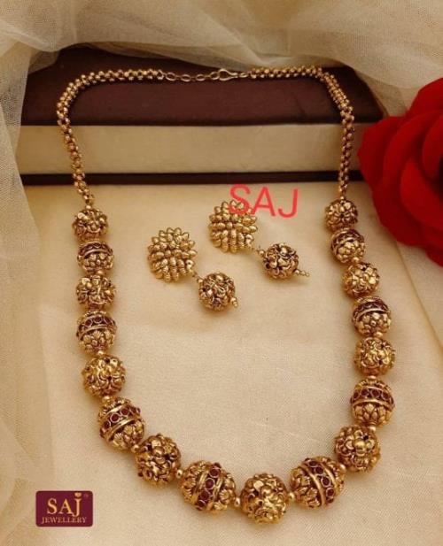 Premium Quality Golden Jewellery Set .