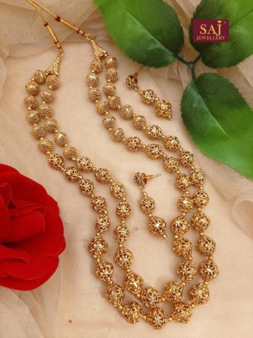 Premium Quality Golden Jewellery Set .