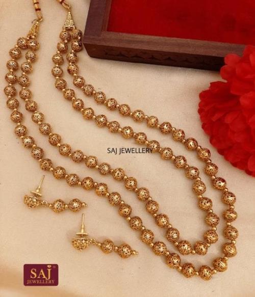 Premium Quality Golden Jewellery Set .