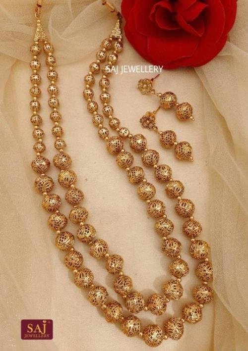 Premium Quality Golden Jewellery Set .