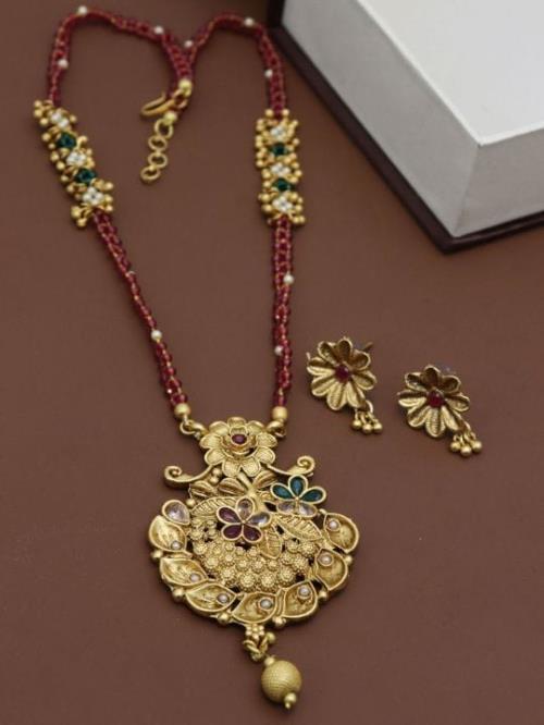 Premium Designer Neckless Set.