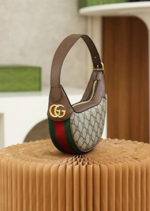 NEHA KAKKAR'S GUCCI OPHIDIA CON GG SUPREME COATED CANVAS BAG .