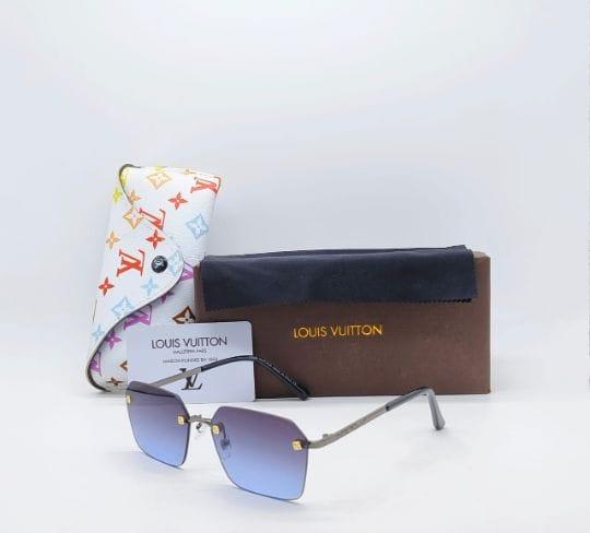 LOUIS VUITTON.