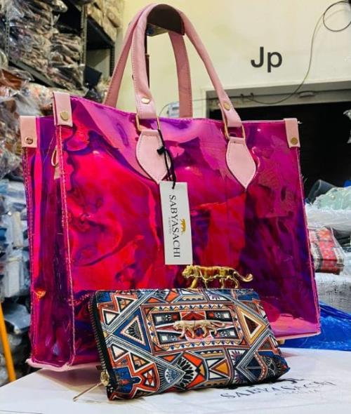 Tota bag with wallet .