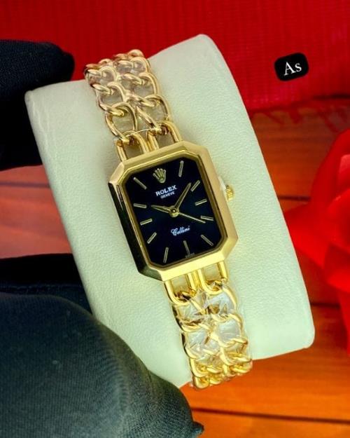 GUCCI LADIES WATCH.