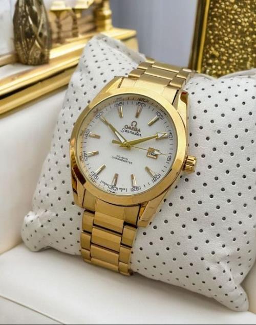 Omega Men's Chronograph Watch - Date Functionality, Premium Quality Craftsmanship.