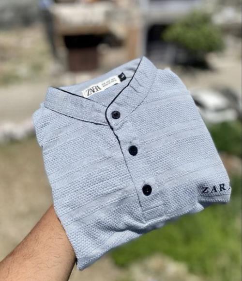 ZARA BAN NECK TSHIRT WITH 3 BUTTONS ULTIMATE ARTICLE.