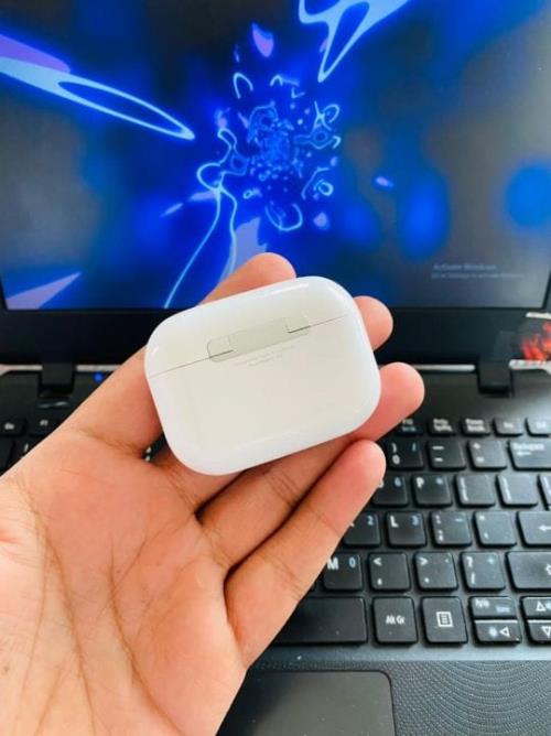 AIRPODS PRO GENUINE HIGH QUALITY 598 MAH .