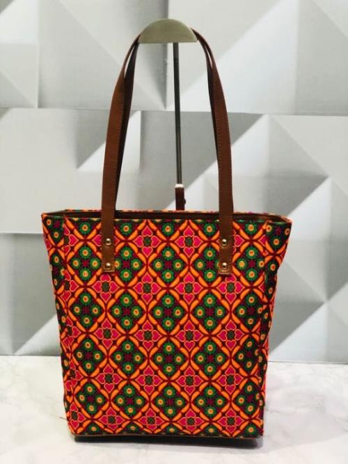The IKAT Bag has 2 zipper compartment .