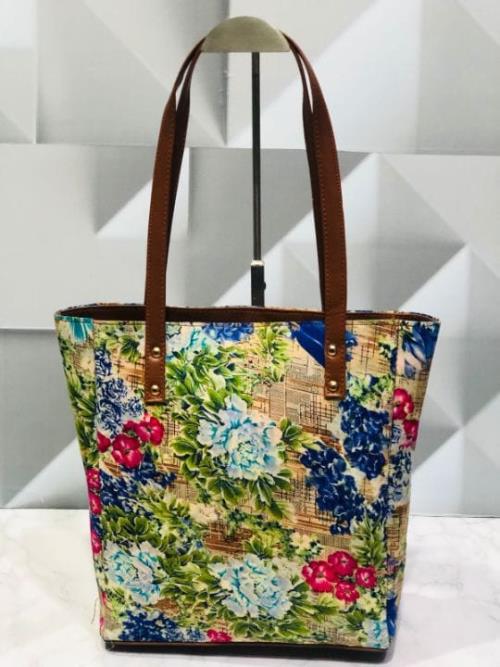 The IKAT Bag has 2 zipper compartment .