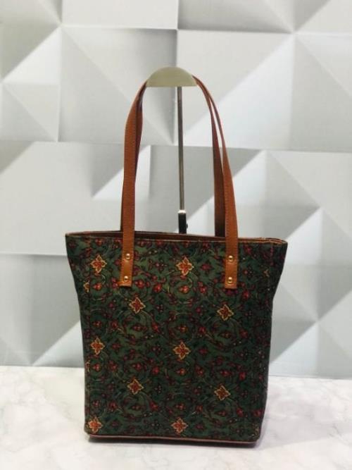 The IKAT Bag has 2 zipper compartment .