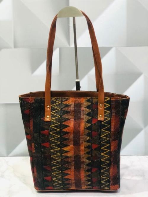 The IKAT Bag has 2 zipper compartment .