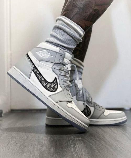 inspired by  Nike Air Jordan Retro 1 Long.