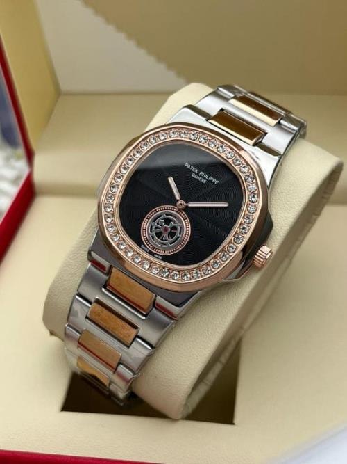 Patek Phillipe Nautilus Men's Watch .