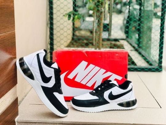  NIKE SPORT SHOES.