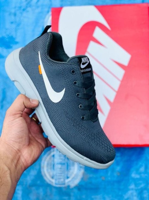 NIKE MEMORY FORM SHOES.