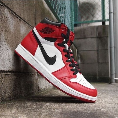  AIR JORDAN RETRO 1 OG HIGH CHICAGO .